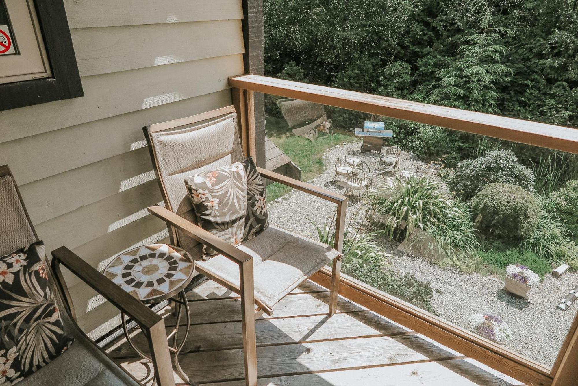 Cobble Wood And Bird Sanctuary Guest Houses 토피노 외부 사진
