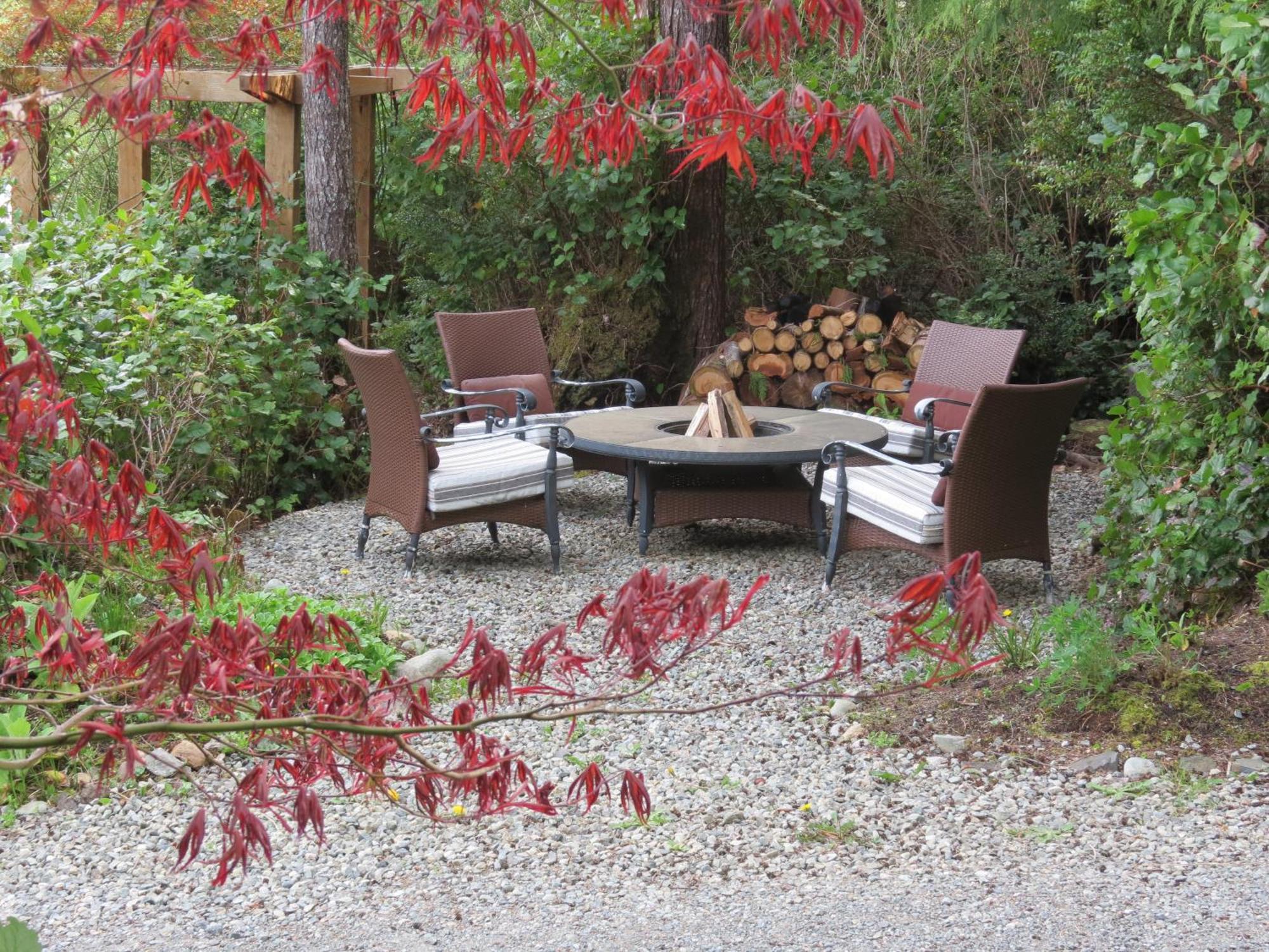 Cobble Wood And Bird Sanctuary Guest Houses 토피노 외부 사진