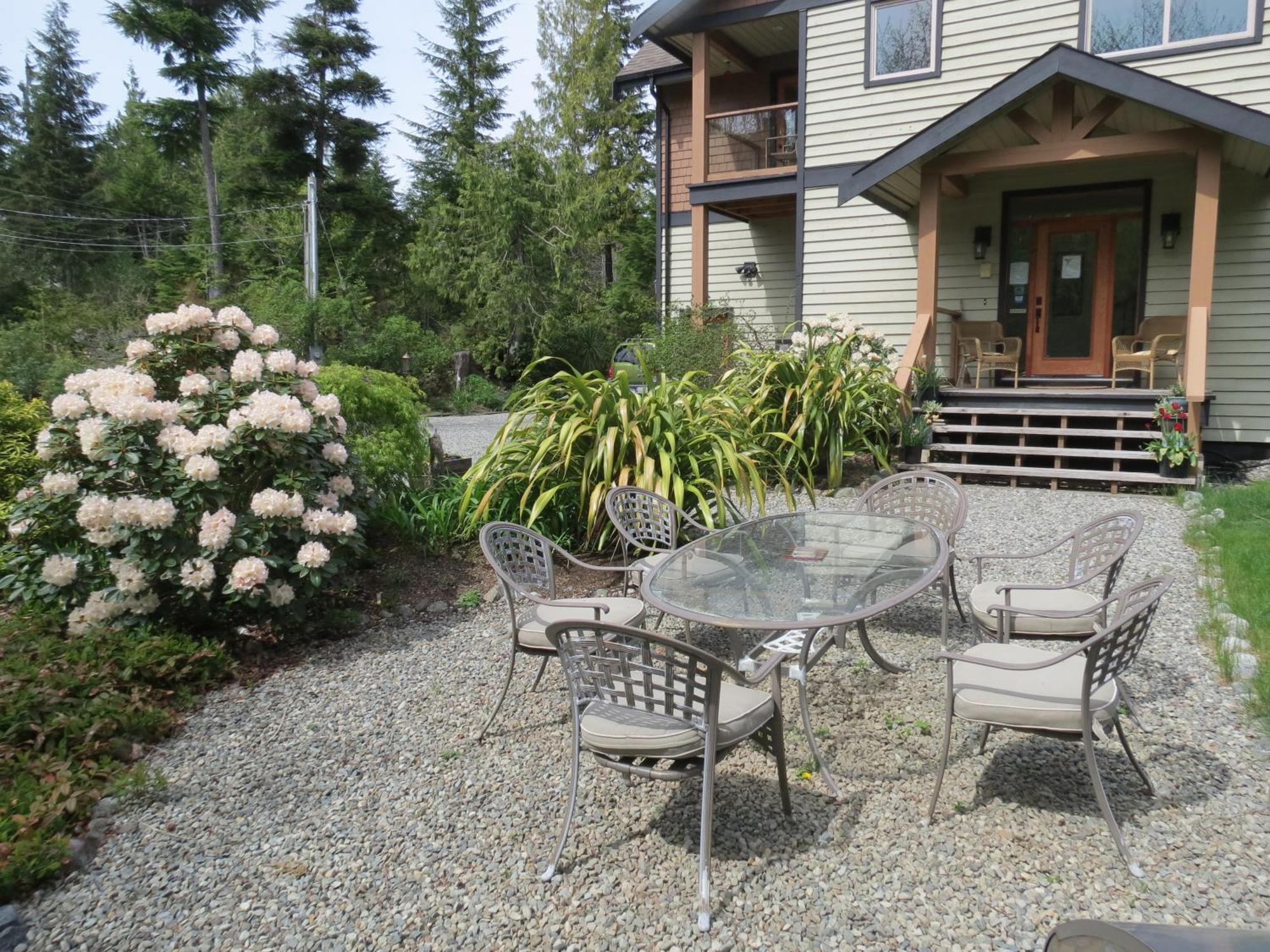 Cobble Wood And Bird Sanctuary Guest Houses 토피노 외부 사진