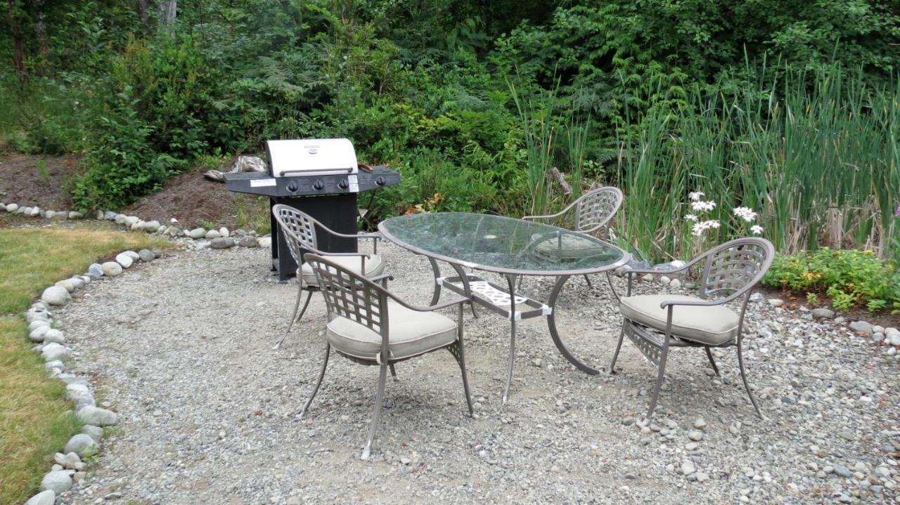 Cobble Wood And Bird Sanctuary Guest Houses 토피노 외부 사진